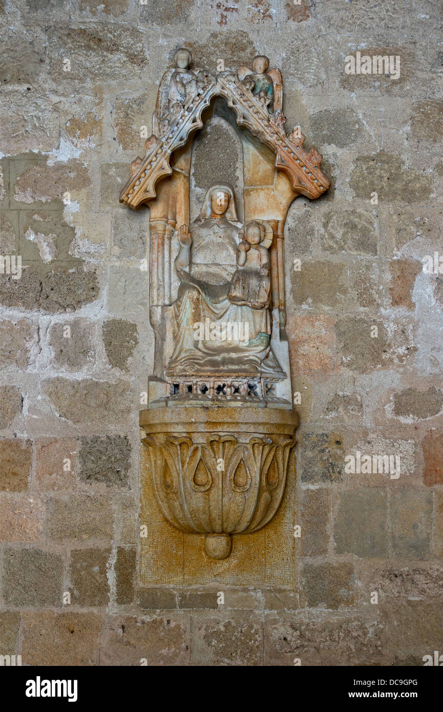 La statua della Madonna con Bambino, vicino al grand scale del palazzo della Grand-Master dei Cavalieri di Rodi, rodi, ho Foto Stock