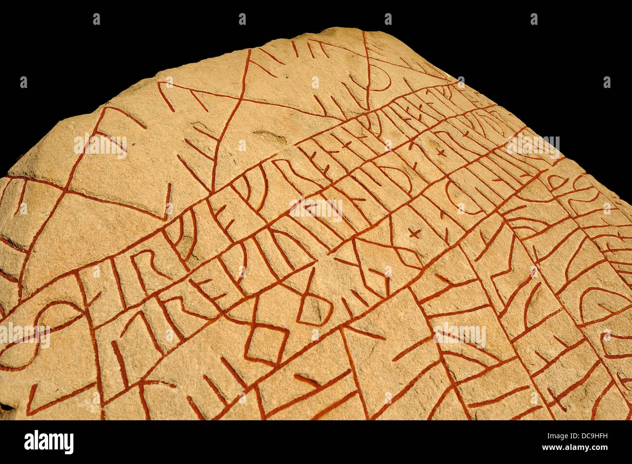 Scritto in pietra dai Vichinghi - le rune Rök pietra dal IX secolo offre la più lunga nota iscrizione runica. Foto Stock