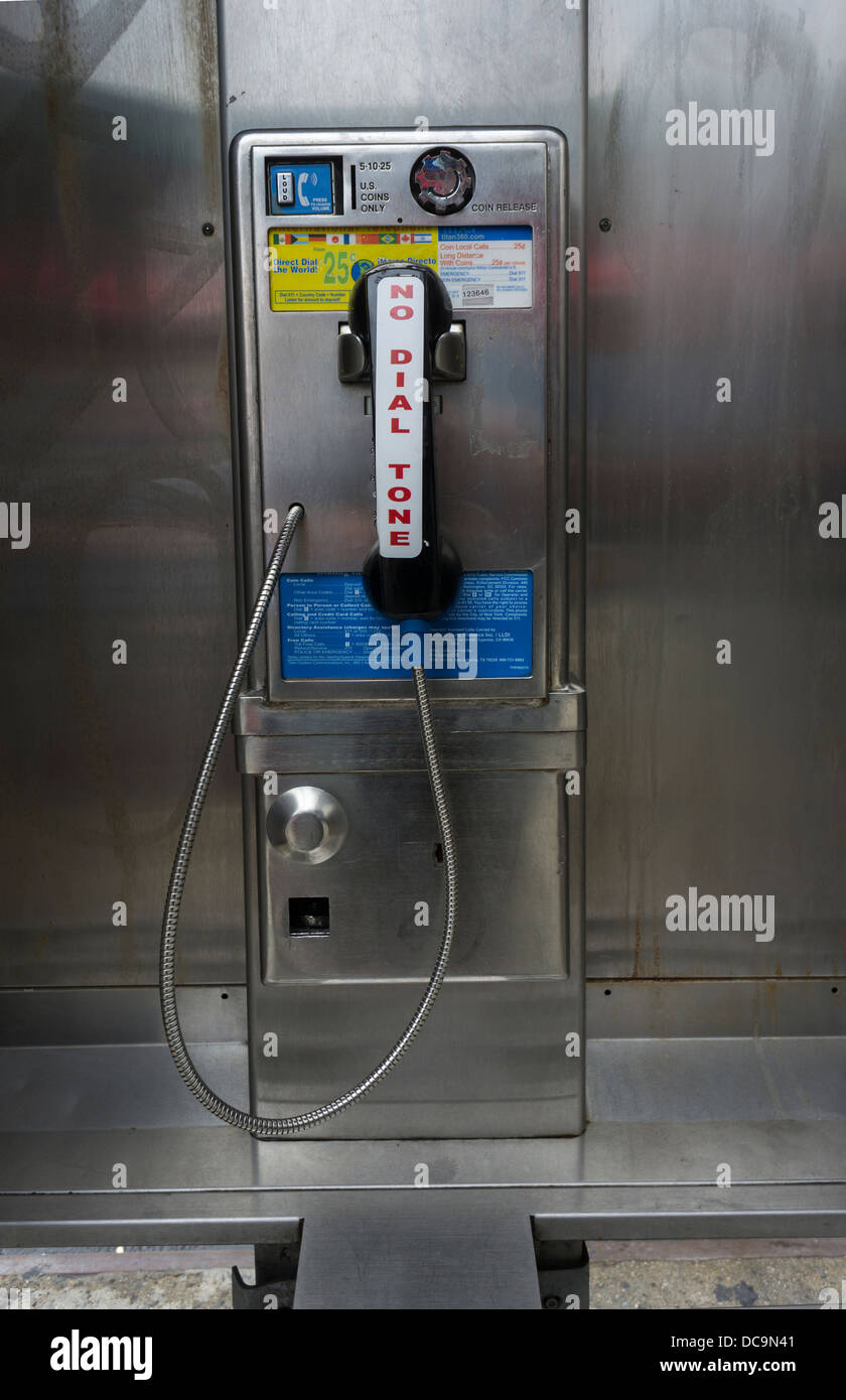 Telefoni a pagamento contrassegnato nessun tono di chiamata nel quartiere di Chelsea di New York Sabato, 3 agosto 2013. (© Richard B. Levine) Foto Stock