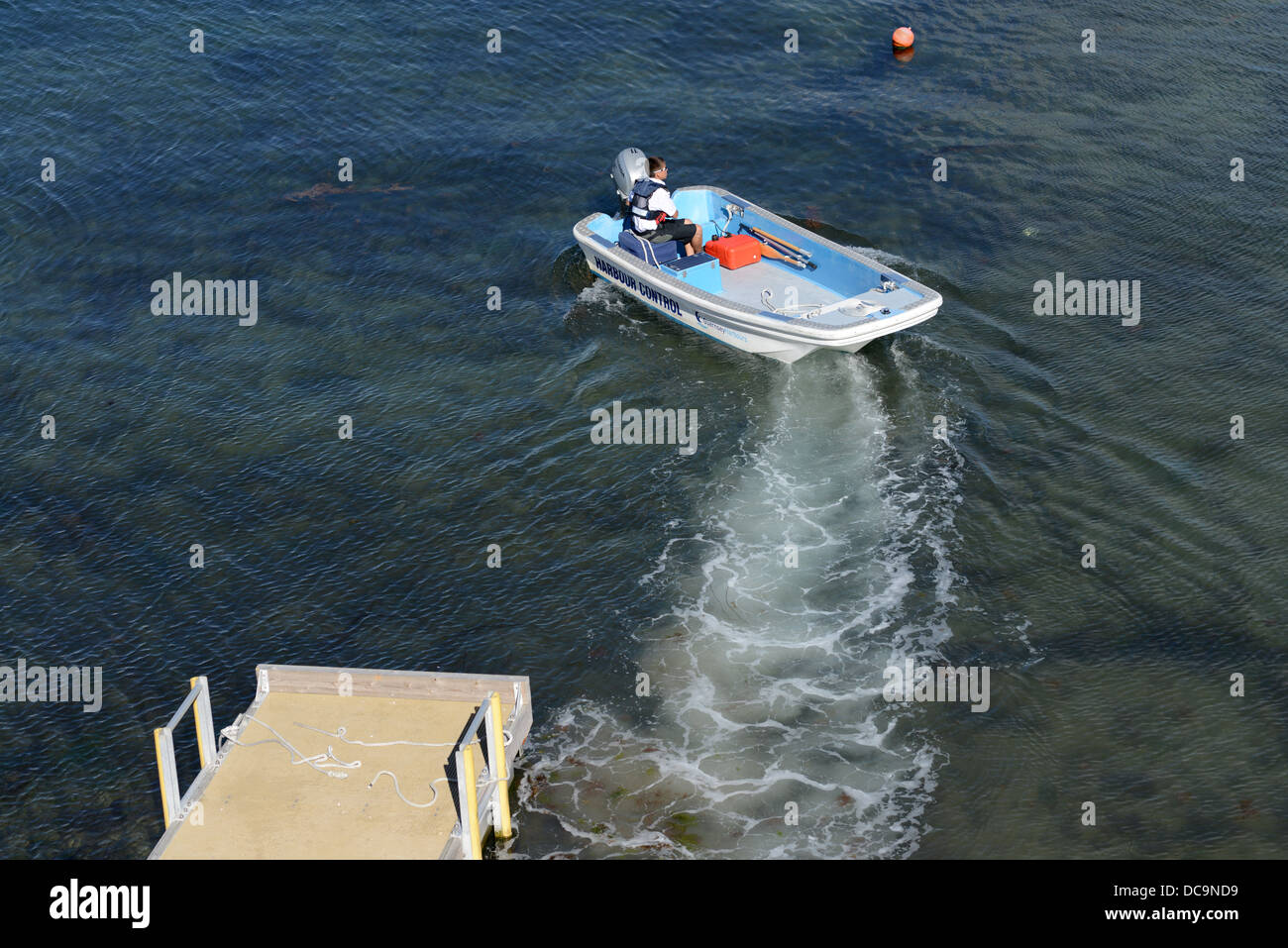 Controllo del porto sul dazio in St Peter Port Harbour, Guernsey Foto Stock