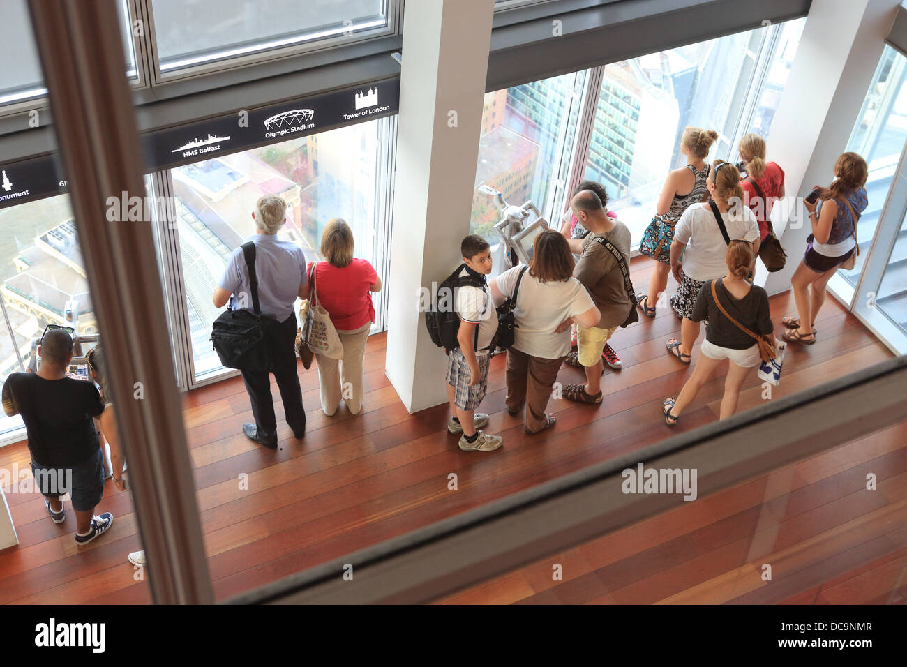 La vista dalla Shard, l'attrazione turistica in alto di Londra il grattacielo più recente, SE London, England, Regno Unito Foto Stock