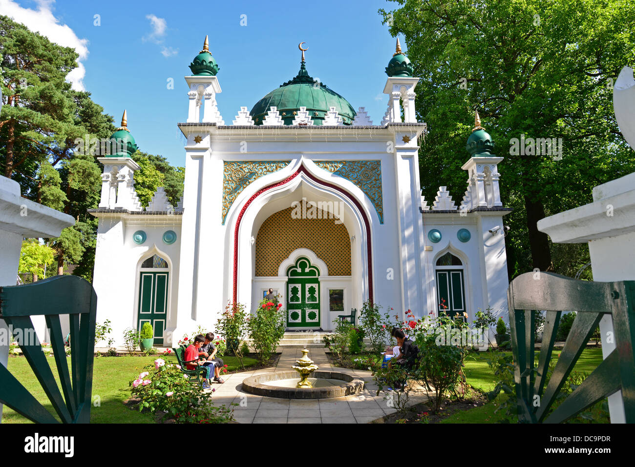 Il XIX secolo Shah Jahan moschea, Strada orientali, Woking, Surrey, England, Regno Unito Foto Stock
