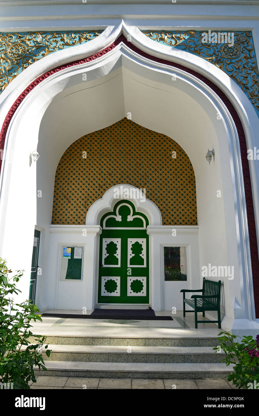 Ingresso al XIX secolo Shah Jahan moschea, Strada orientali, Woking, Surrey, England, Regno Unito Foto Stock