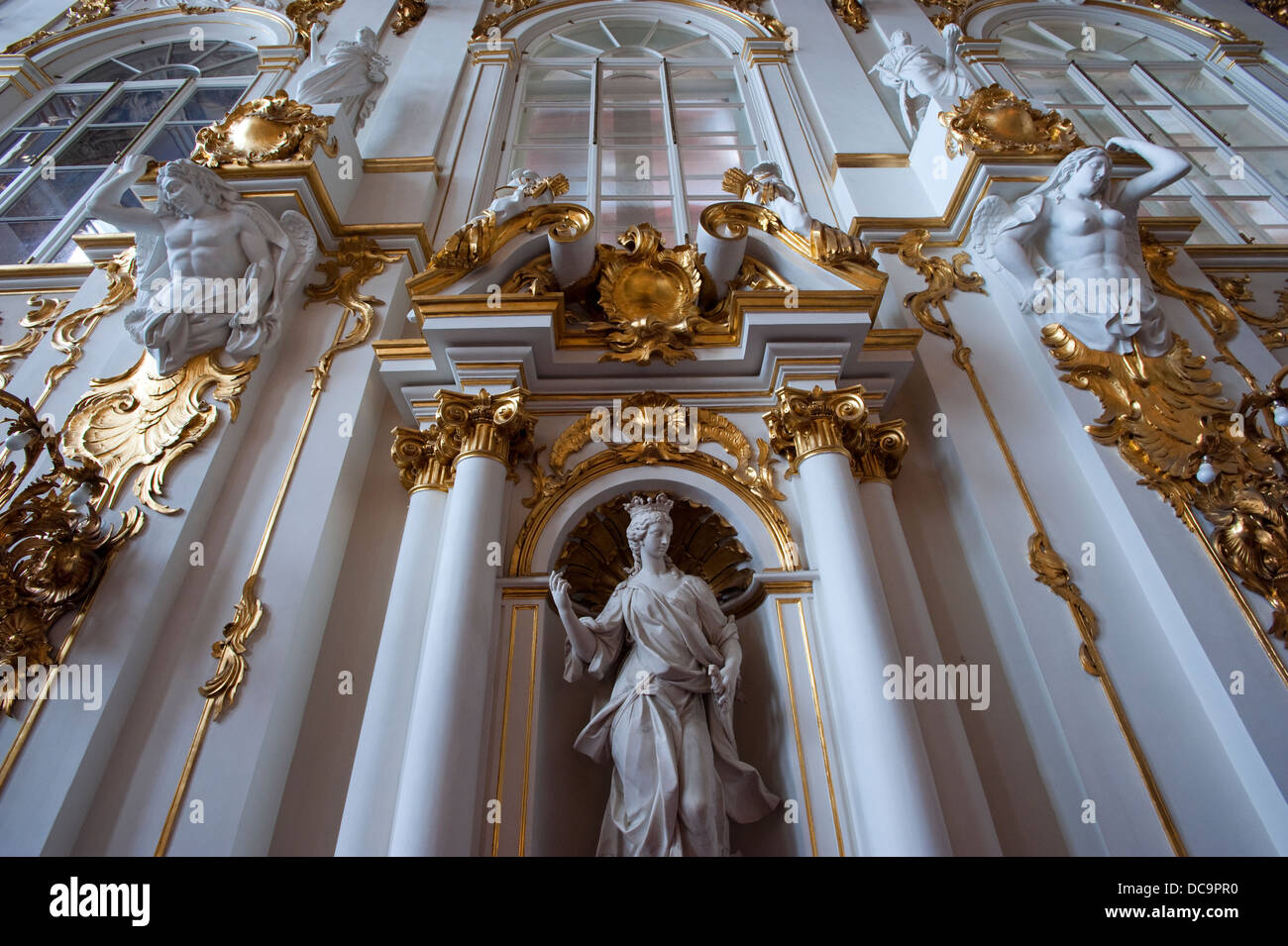 L'Hermitage Grand scale Terebenin e statue di San Pietroburgo Russia Foto Stock