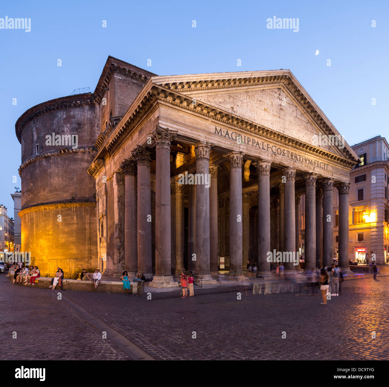 Dome e il frontone del Pantheon di Roma, Italia Foto Stock