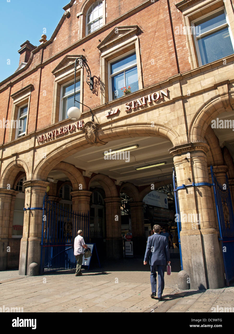 Ingresso principale alla stazione di Marylebone, City of Westminster, Londra, Inghilterra, Regno Unito Foto Stock