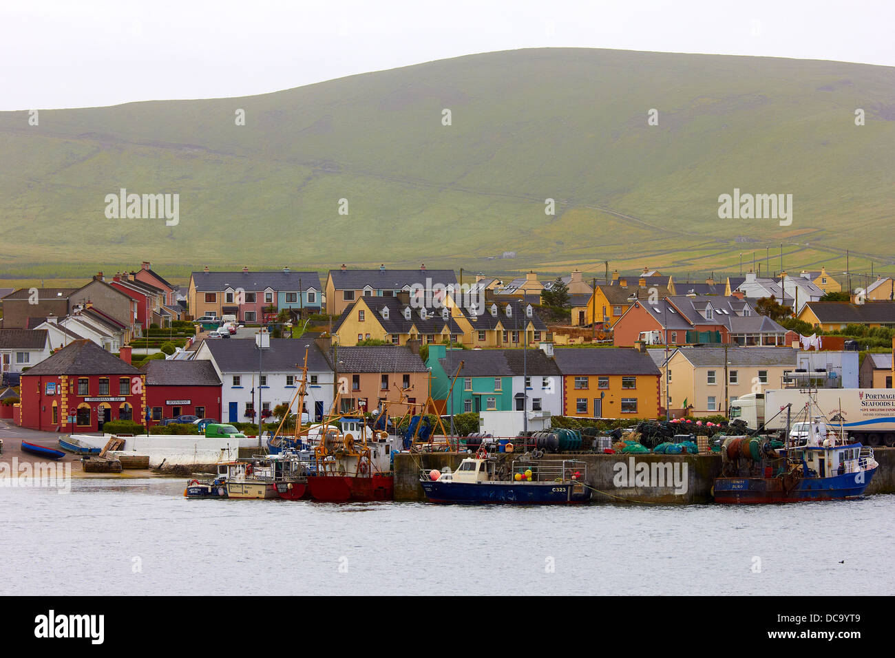 Portmagee, nella contea di Kerry, Irlanda - colorato villaggio di pesca Foto Stock