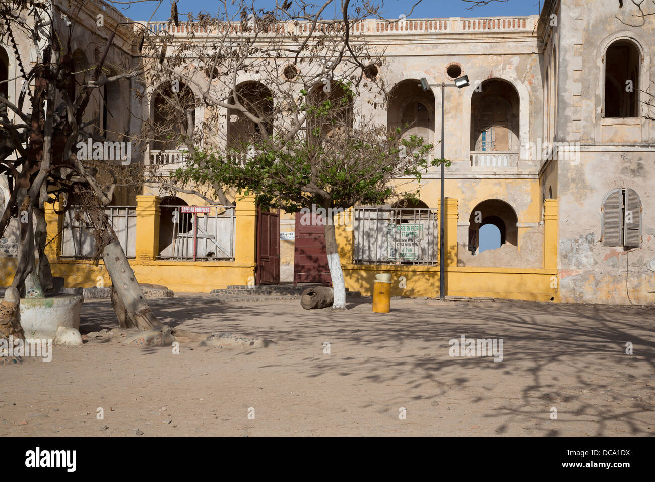 Dei resti della residenza del francese ex potenza coloniale, Francese coloniale, isola di Goree, Senegal. Foto Stock
