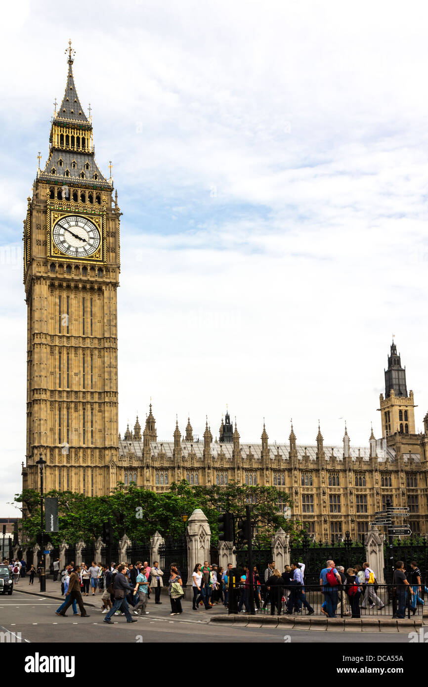 Il Big Ben e il Tower House of Commons presso la sede del parlamento di Londra, Regno Unito Foto Stock