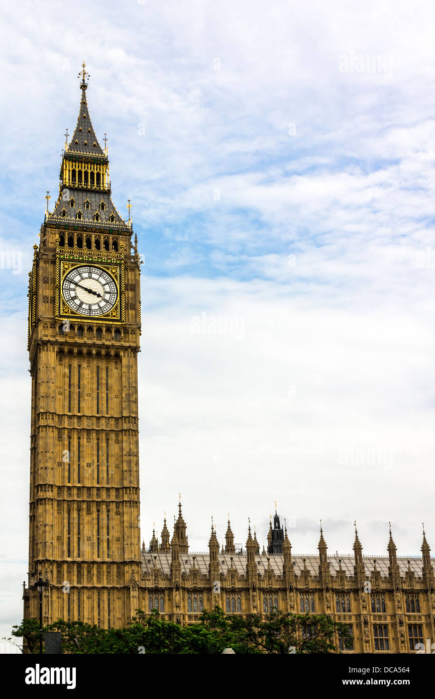 Il Big Ben e il Tower House of Commons presso la sede del parlamento di Londra, Regno Unito Foto Stock