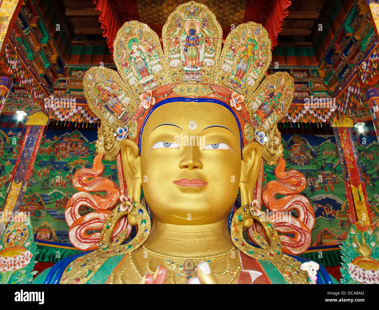 La bellissima Maitreya Buddha statua al monastero di Thiksey Foto Stock