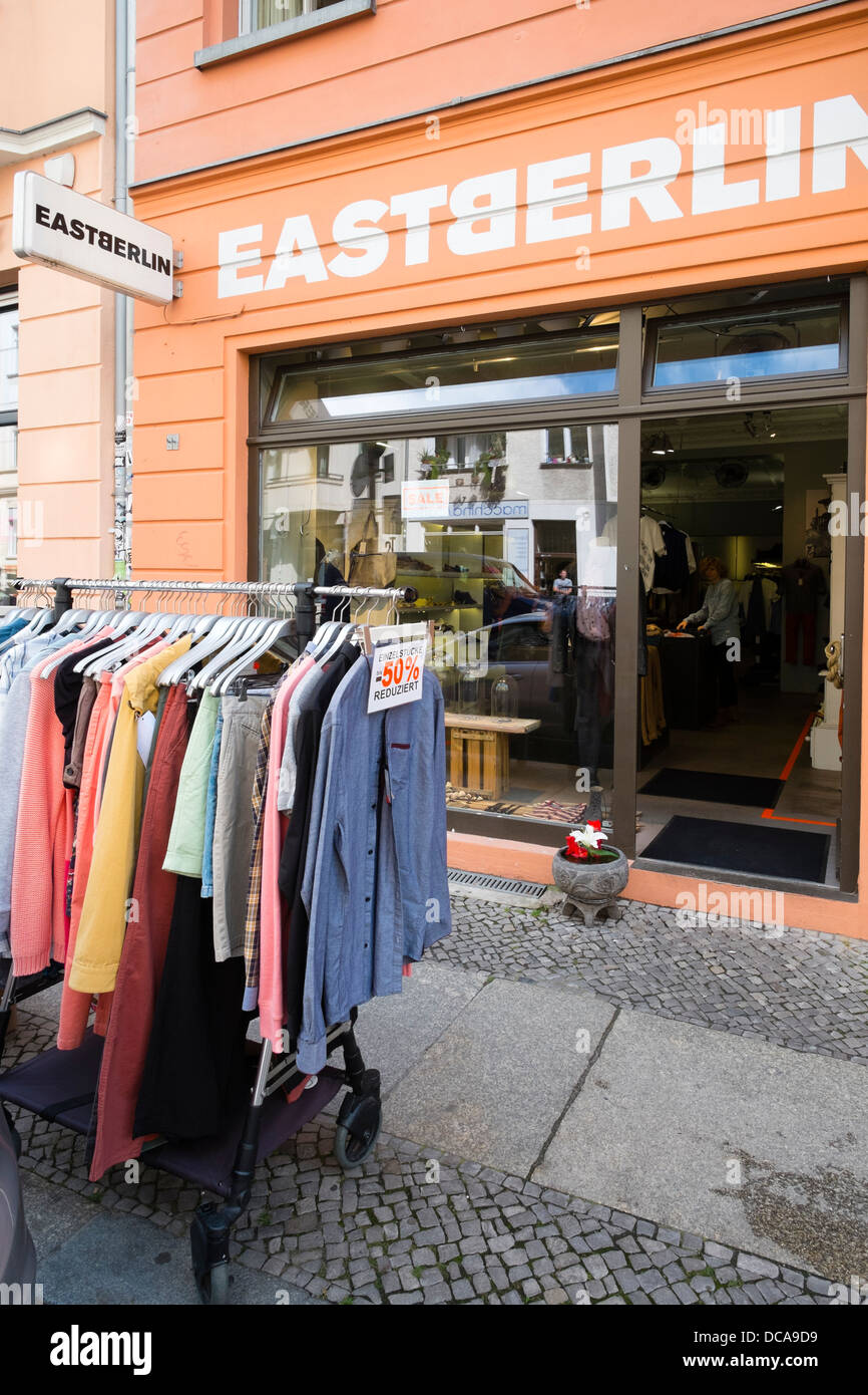 Piccolo negozio indipendente nel quartiere Mitte di Berlino Germania Foto Stock