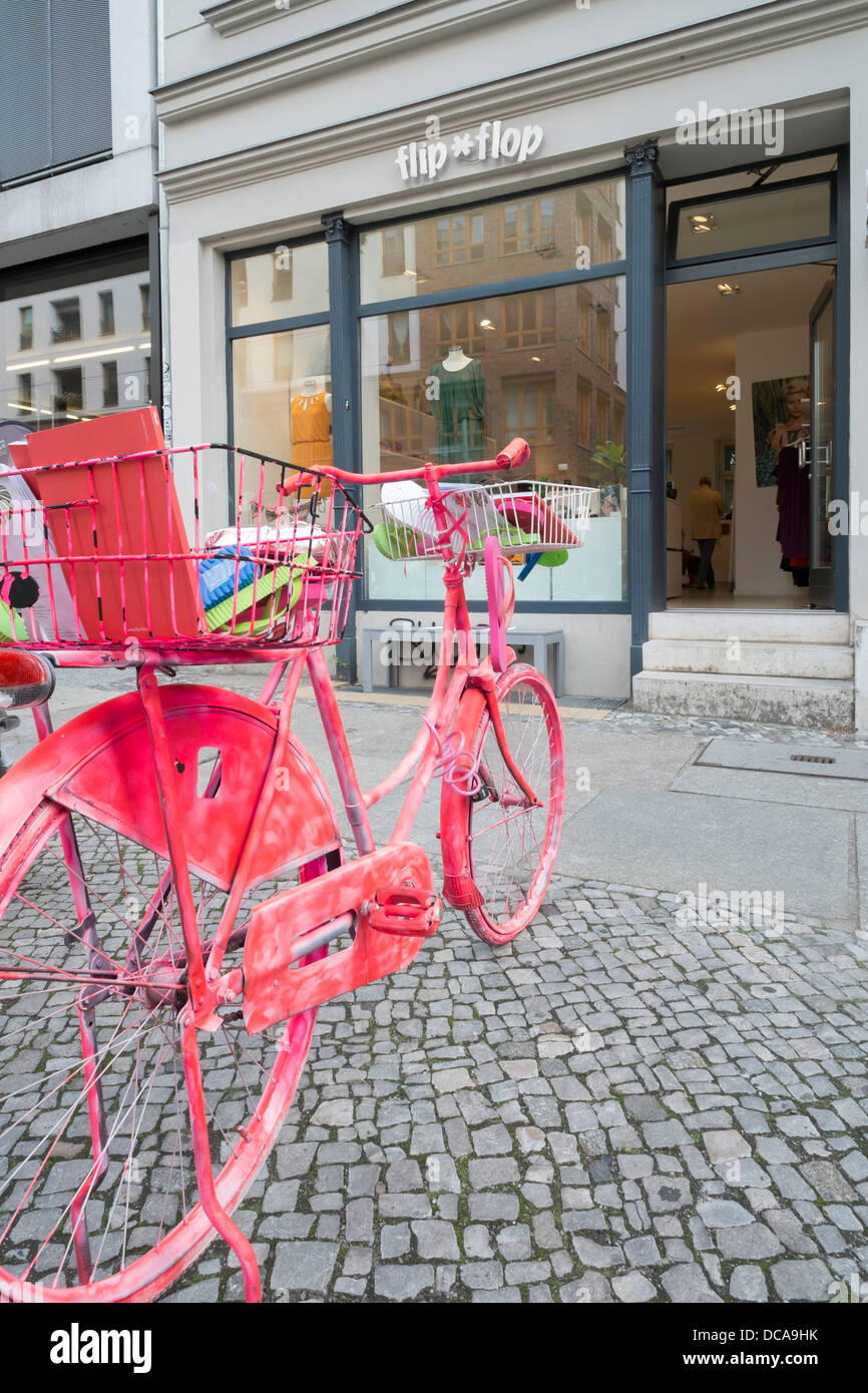 Piccolo negozio indipendente nel quartiere Mitte di Berlino Germania Foto Stock
