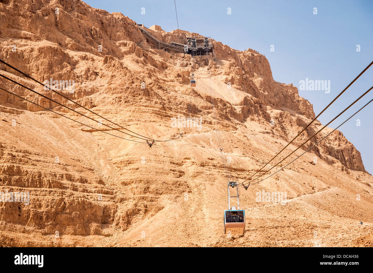 Tranpost alla sommità della collina di Massada mediante il cavo auto. Il Deserto della Giudea, Israele. Terra Santa. Foto Stock