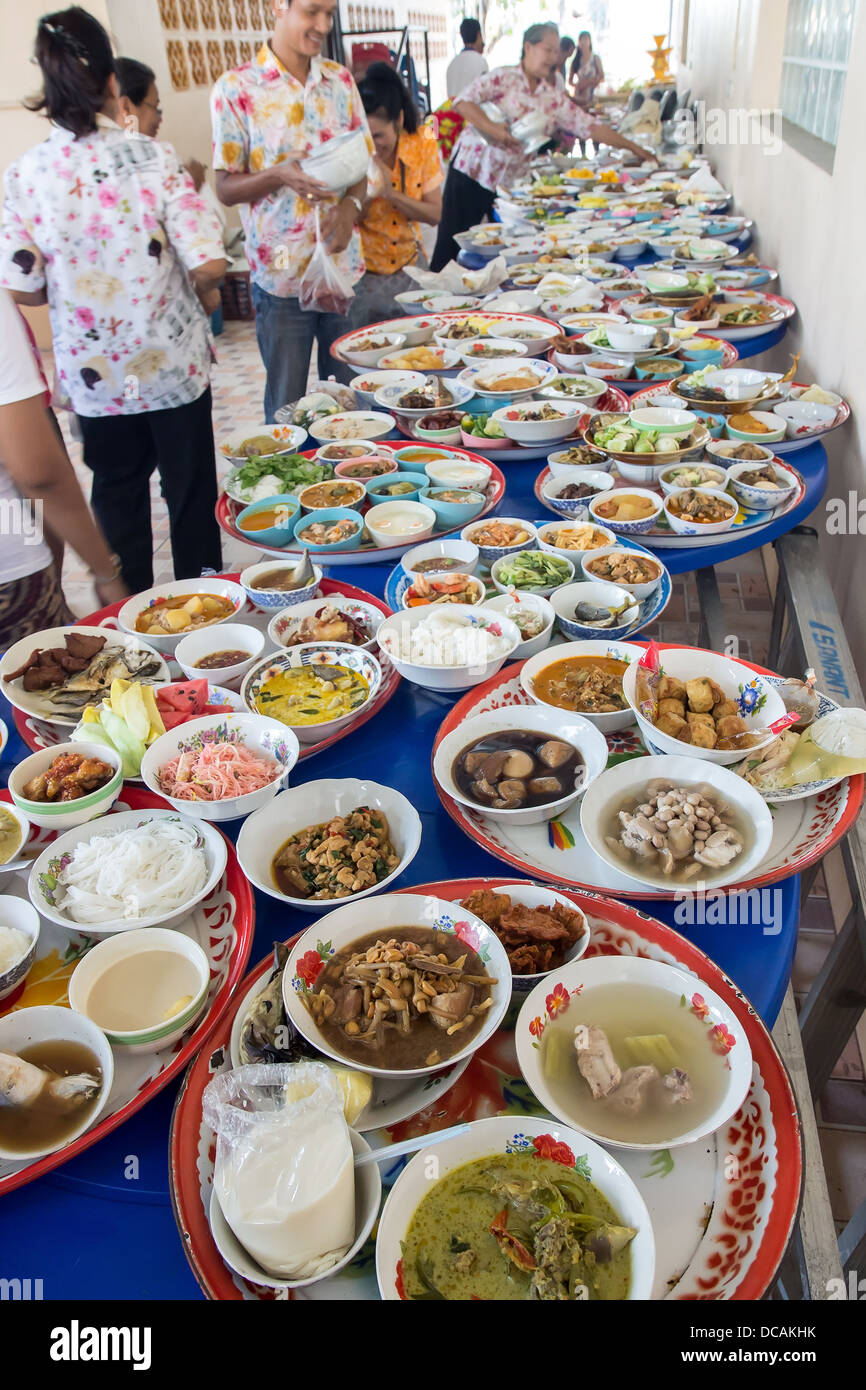 Prodotti alimentari - dono per i monaci al monastero Foto Stock