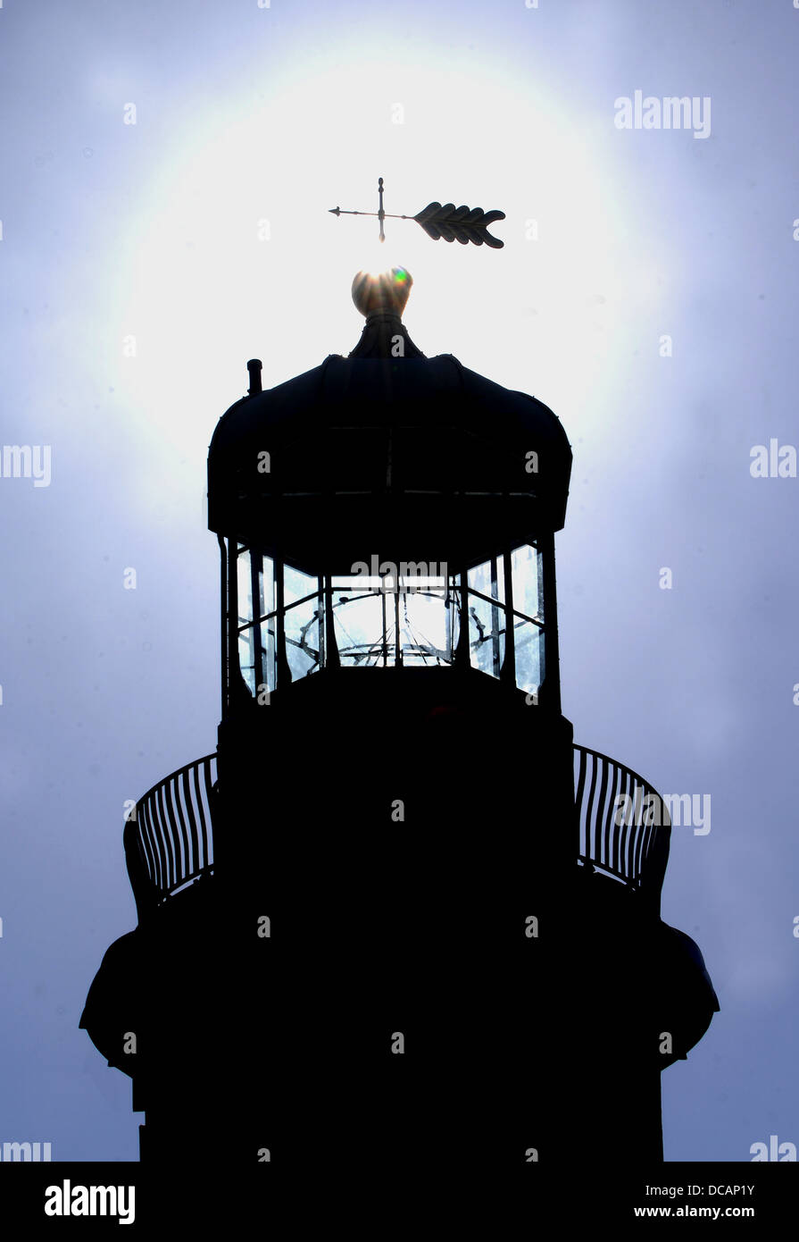 Smeatons Tower Lighthouse guardando con orgoglio il Plymouth Hoe fronte mare nel Devon. Foto Stock