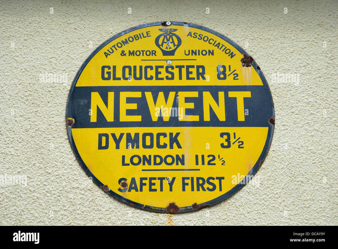 Classic Automobile Association distanza segno, Newent, Gloucestershire, England, Regno Unito Foto Stock