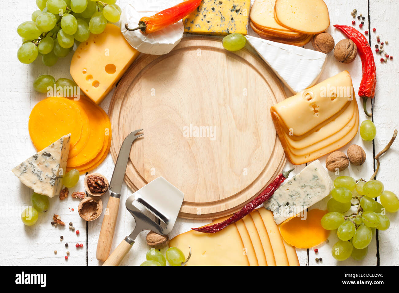 Vari tipi di formaggio con spazio vuoto il concetto di sfondo Foto Stock