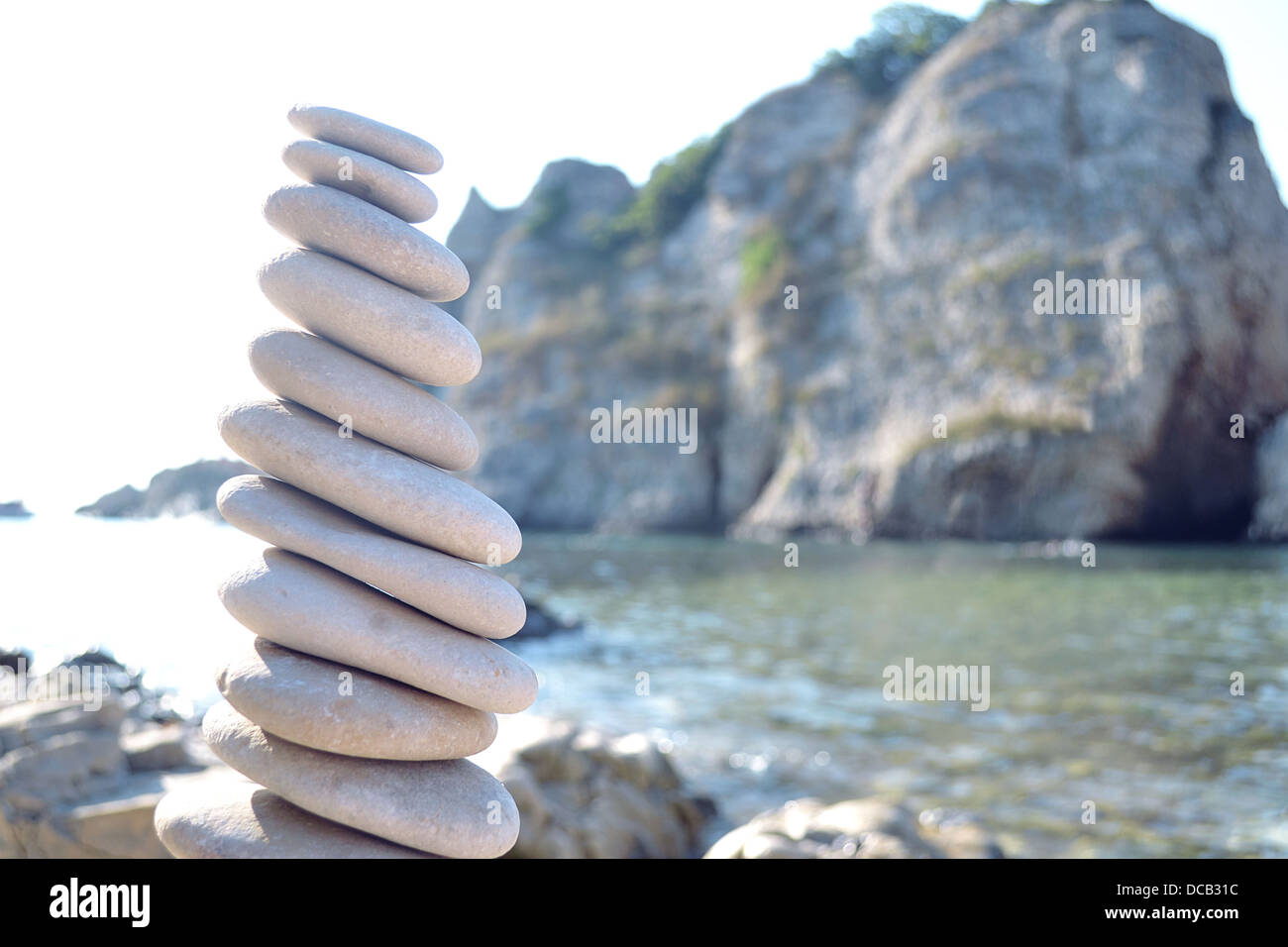La pietra, Zen-simili, di ghiaia, equilibrio, Spiaggia, Rock, Stack di trattamento Spa, Spa Benessere, Mare, Acqua, Natura, Blu, sfondi Foto Stock