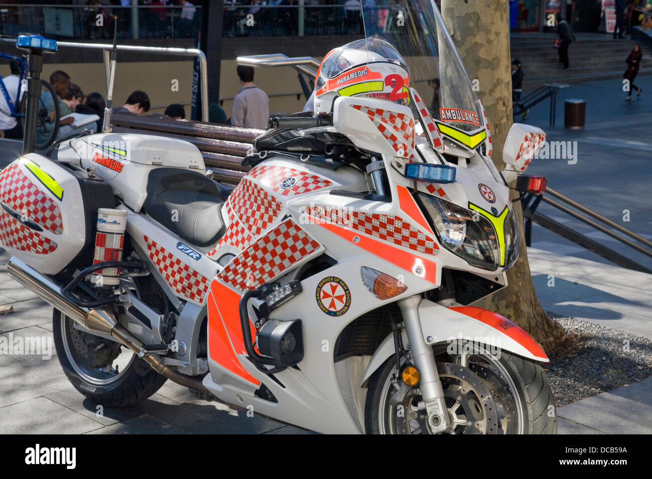 Servizio ambulanza del New South Wales di rispondere ad una chiamata di emergenza a sydney, Australia Foto Stock