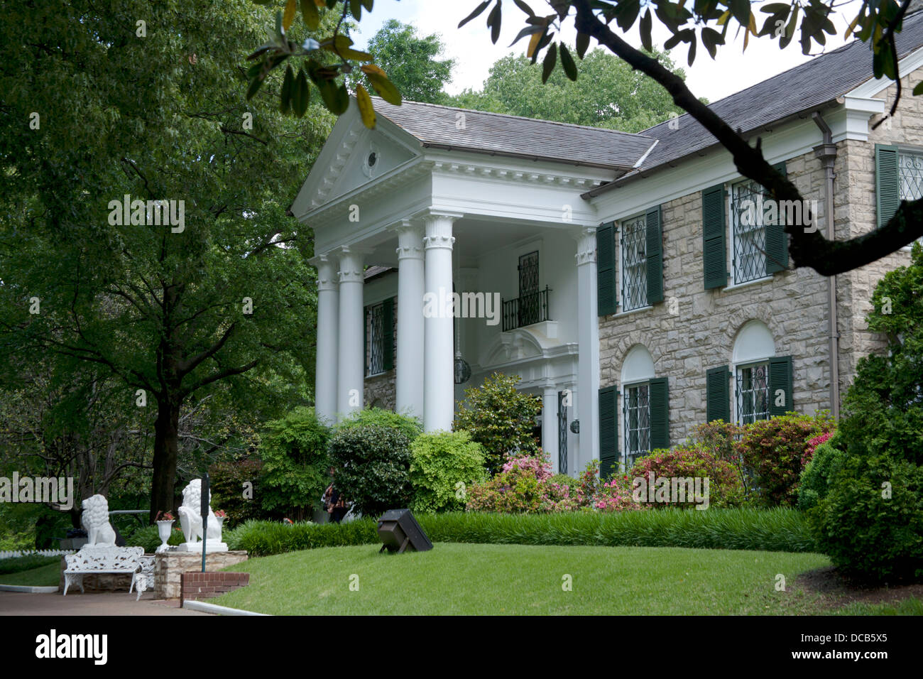 La parte anteriore a Graceland la casa signorile di Elvis Presley in Memphis, Tennessee, Stati Uniti d'America Foto Stock