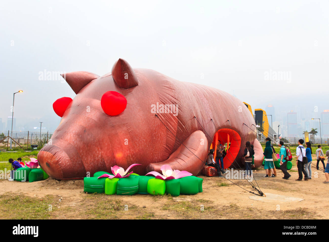 HONG KONG - Aprile 27, mobile M+: inflazione!", esposizione presso il West Kowloon Distretto Culturale di Hong Kong il 27 aprile, 2013. Foto Stock