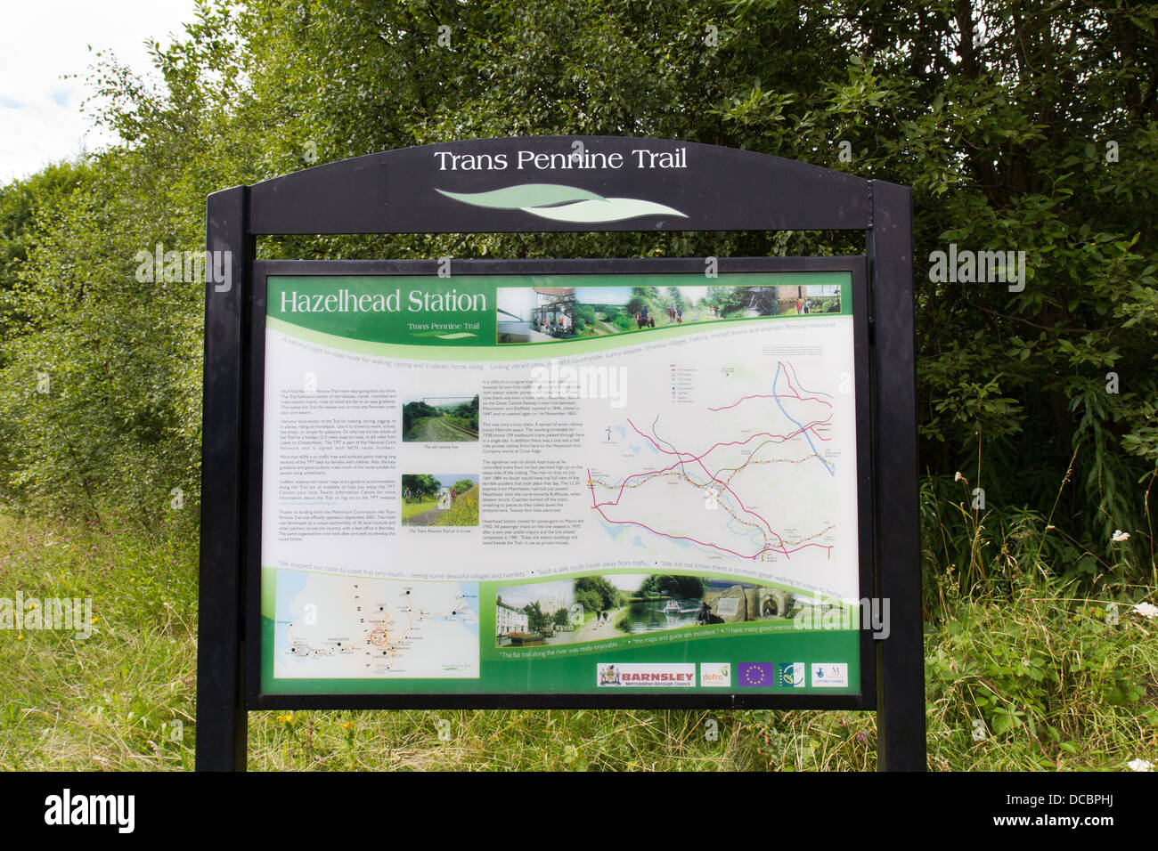 Il Trans Pennine trail per ciclisti, pedoni e cavalieri tra Ponte Dunford e Penistone, Yorkshire. Hazelhead Foto Stock