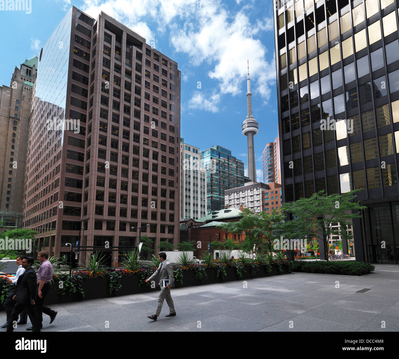 Toronto Downtown scenario esterno con la CN tower in background. Toronto, Ontario, Canada. Foto Stock