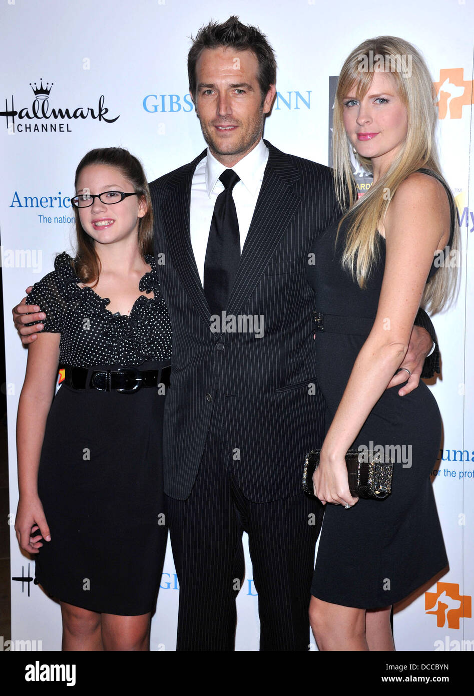 Michael Vartan con la moglie e la figlia dell'associazione umanitaria americana del primo eroe annuale cane Awards presso il Beverly Hilton hotel di Beverly Hills, la California - 01.10.11 Foto Stock