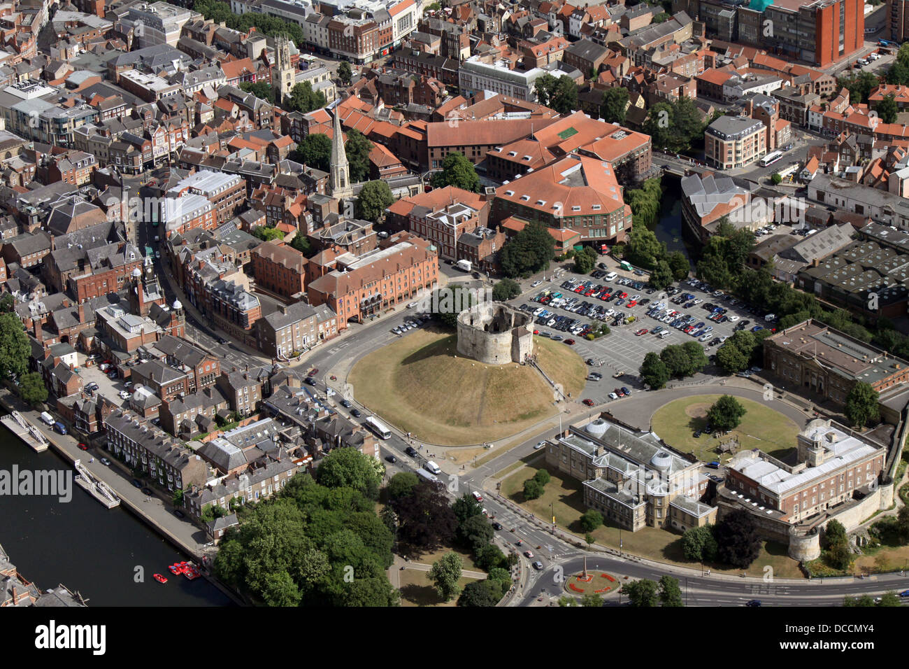 Vista aerea del centro di York con Cliffords Tower e il castello il Centro Jorvik e il Museo del Castello Foto Stock