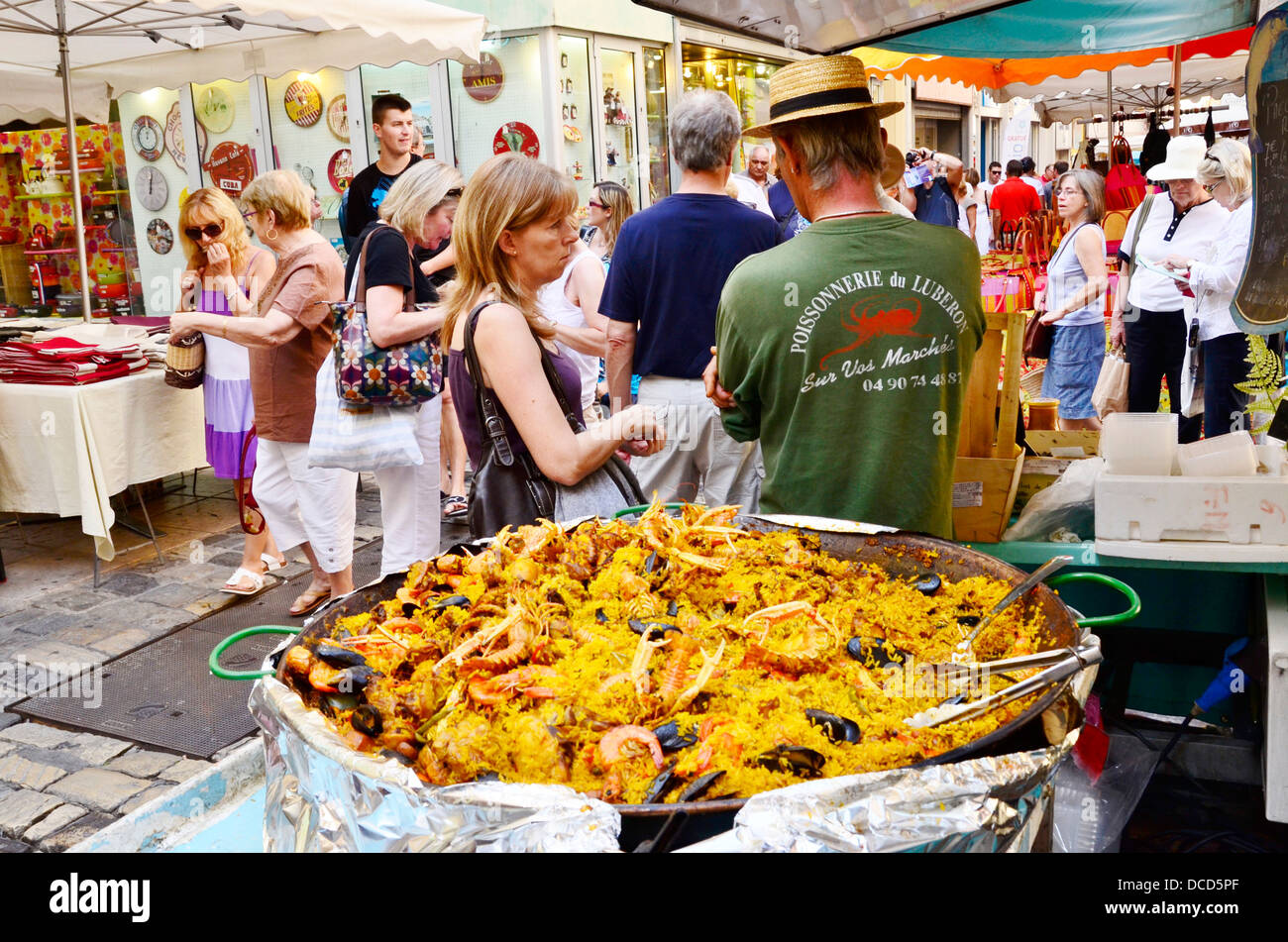 Apt il mercato più grande del Luberon mercati settimanali. Provenza, Francia Foto Stock