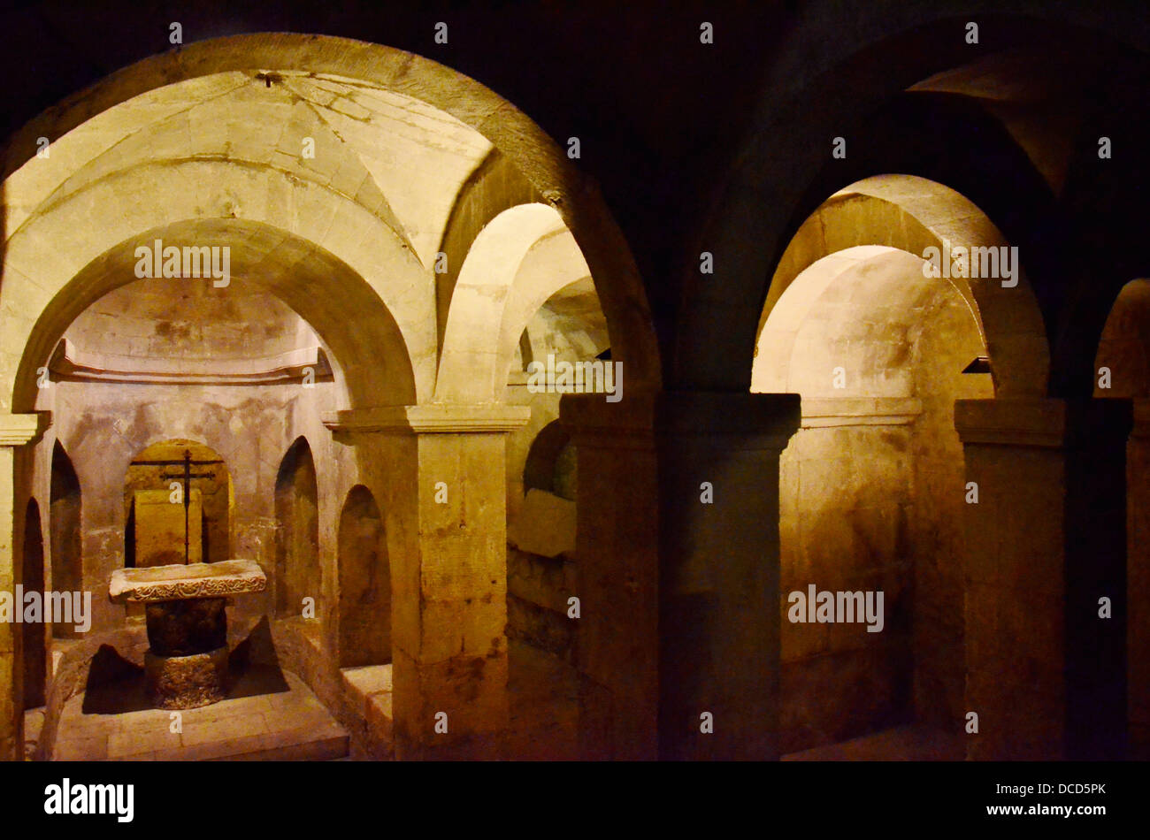 Saint-Anne's Cathedral, cripta, parte dell'originale 1st-secolo edificio romano, Luberon, Francia Foto Stock