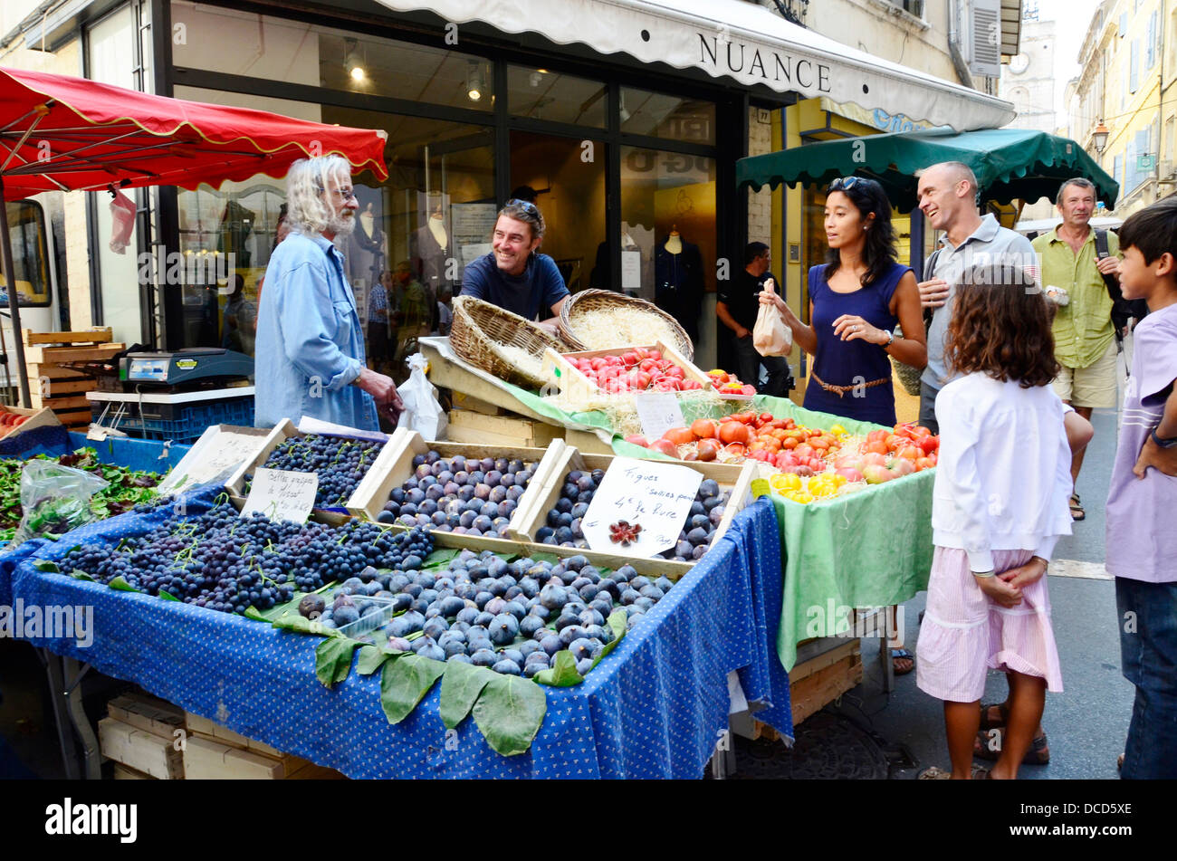 Apt il mercato più grande del Luberon mercati settimanali. Provenza, Francia Foto Stock