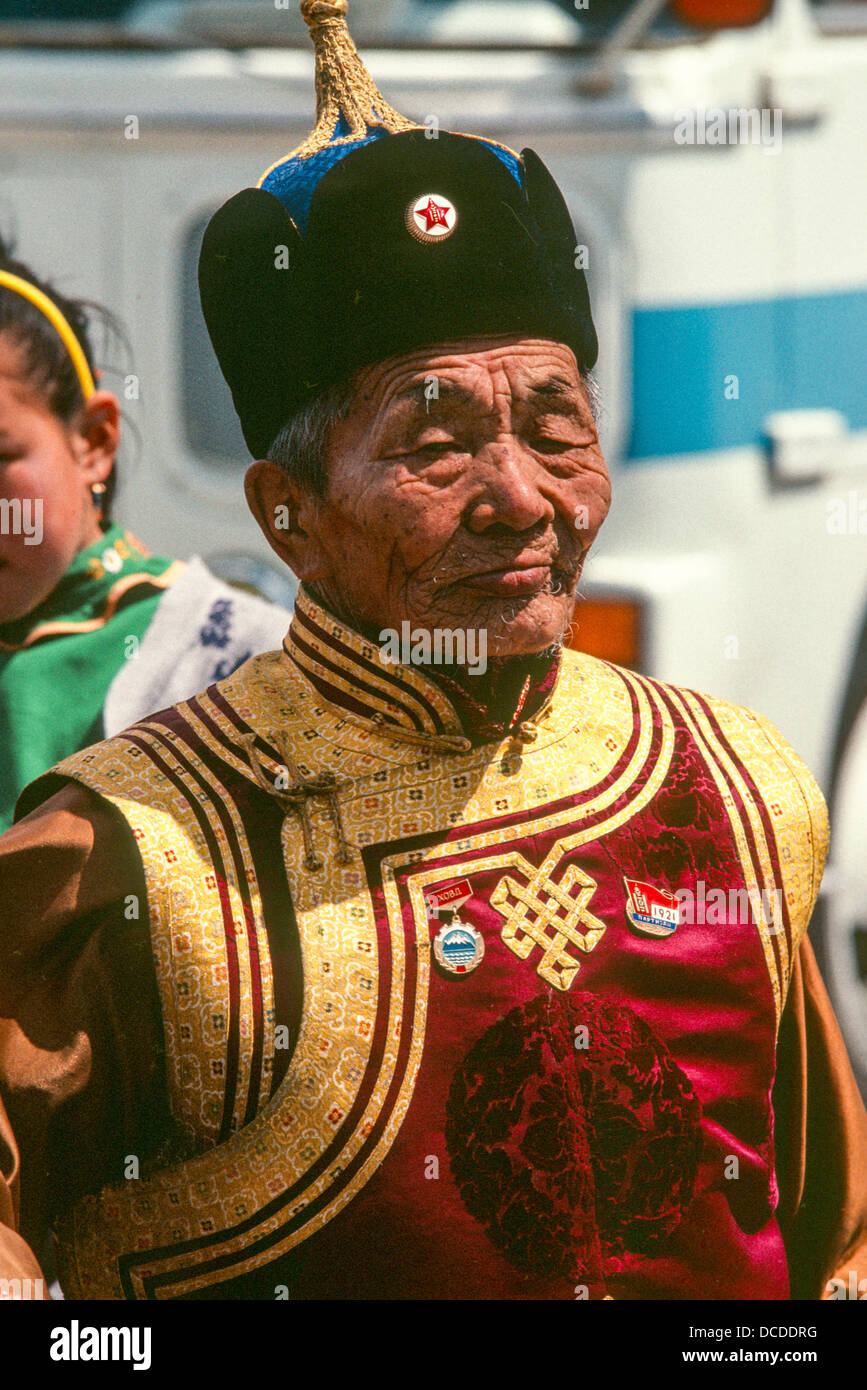 Tradizionale mongola soldato al festival per celebrare Ghengis Khan il compleanno in Ulan Bator. Mongolia Foto Stock