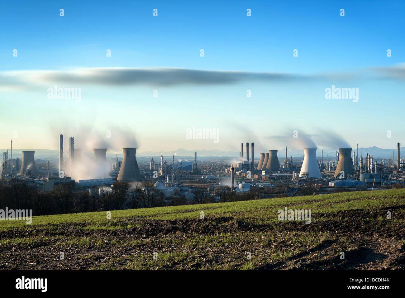 Grangemouth raffineria di petrolio in tarda serata. Foto Stock