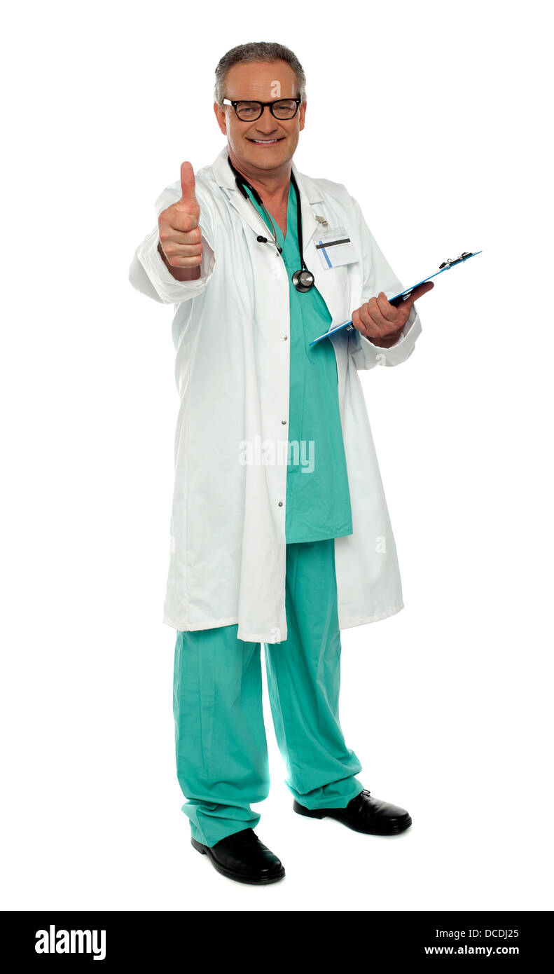 Thumbs up da senior medical professional a piena lunghezza ritratto Foto Stock