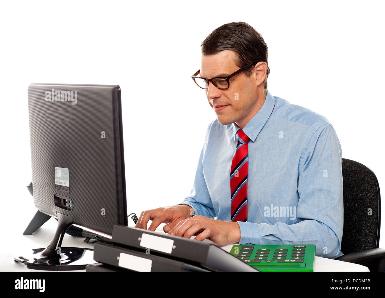 Ritratto di un contabile che lavora sul computer in ufficio Foto Stock