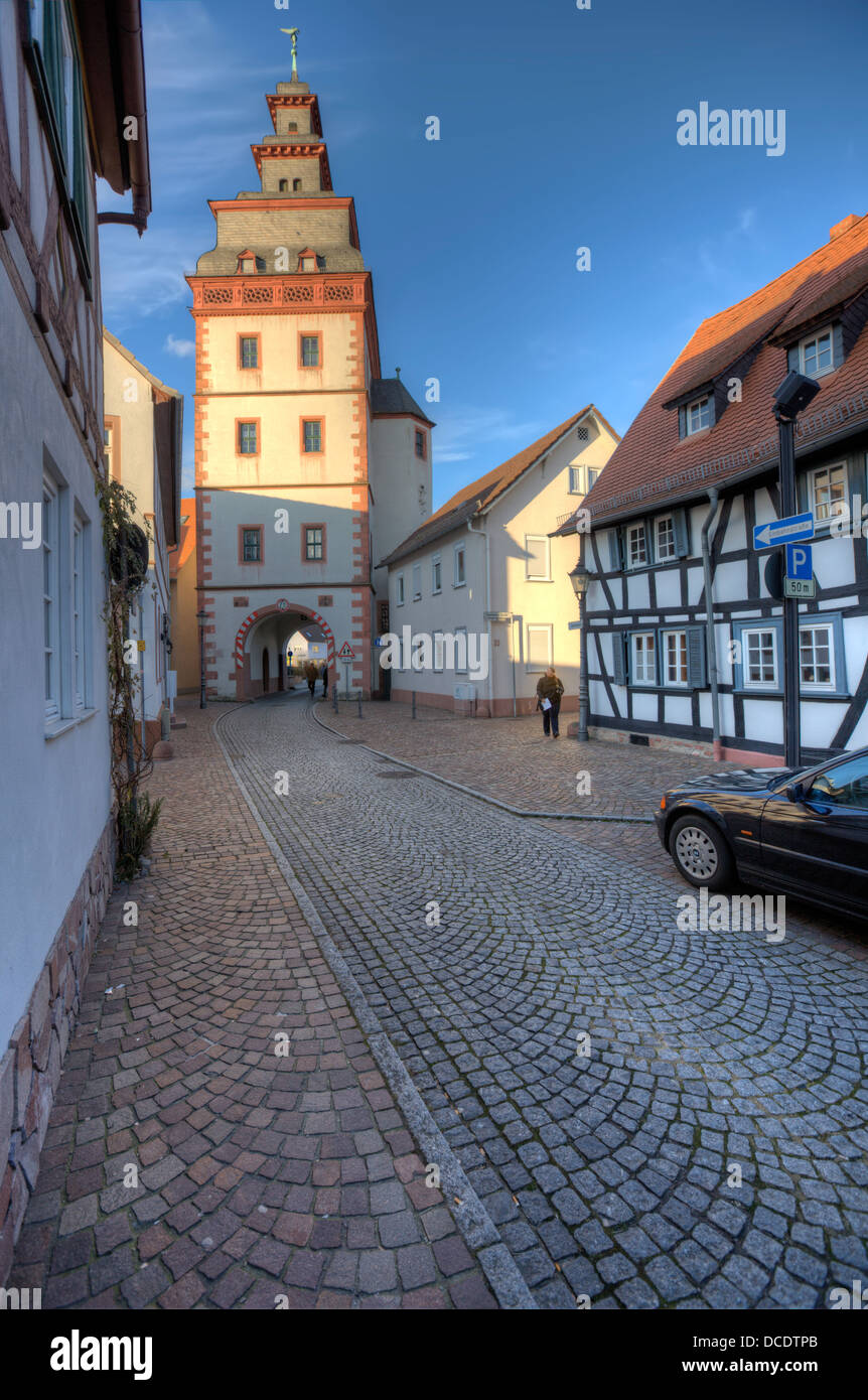 Un antico cancello in Seligenstadt in Hessen, una tipica cittadina tedesca, non lontano dalla città di Francoforte. Foto Stock