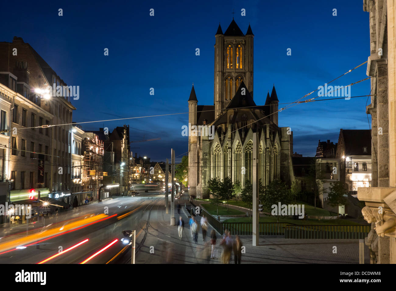 Il Saint Nicholas' chiesa / Sint-Niklaaskerk durante la notte nel centro storico di Ghent, Fiandre Orientali, Belgio Foto Stock