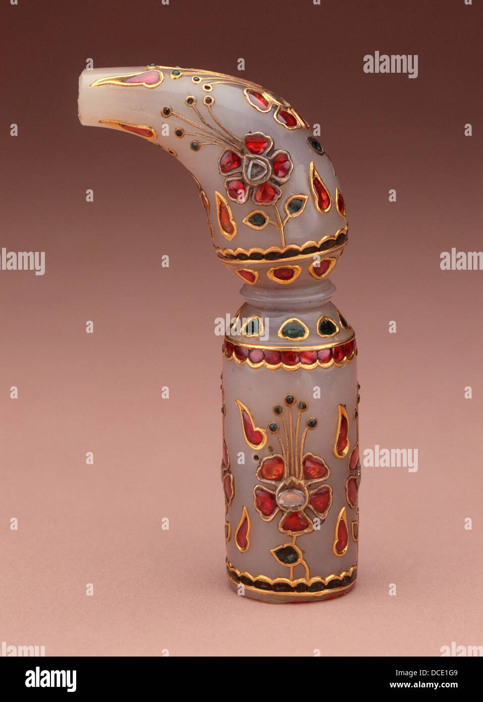 Questo boccaglio per tubo dell'acqua, catalogato come M.76.2,10, fa parte della collezione LACMA. Rappresenta un elemento funzionale e decorativo di manufatti antichi, che mette in risalto l'artigianato delle storiche condutture dell'acqua. Foto Stock