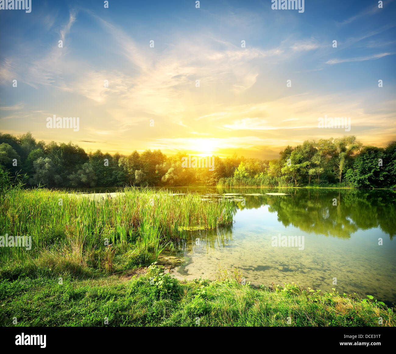 Magica alba sul fiume Severskiy donec Foto Stock