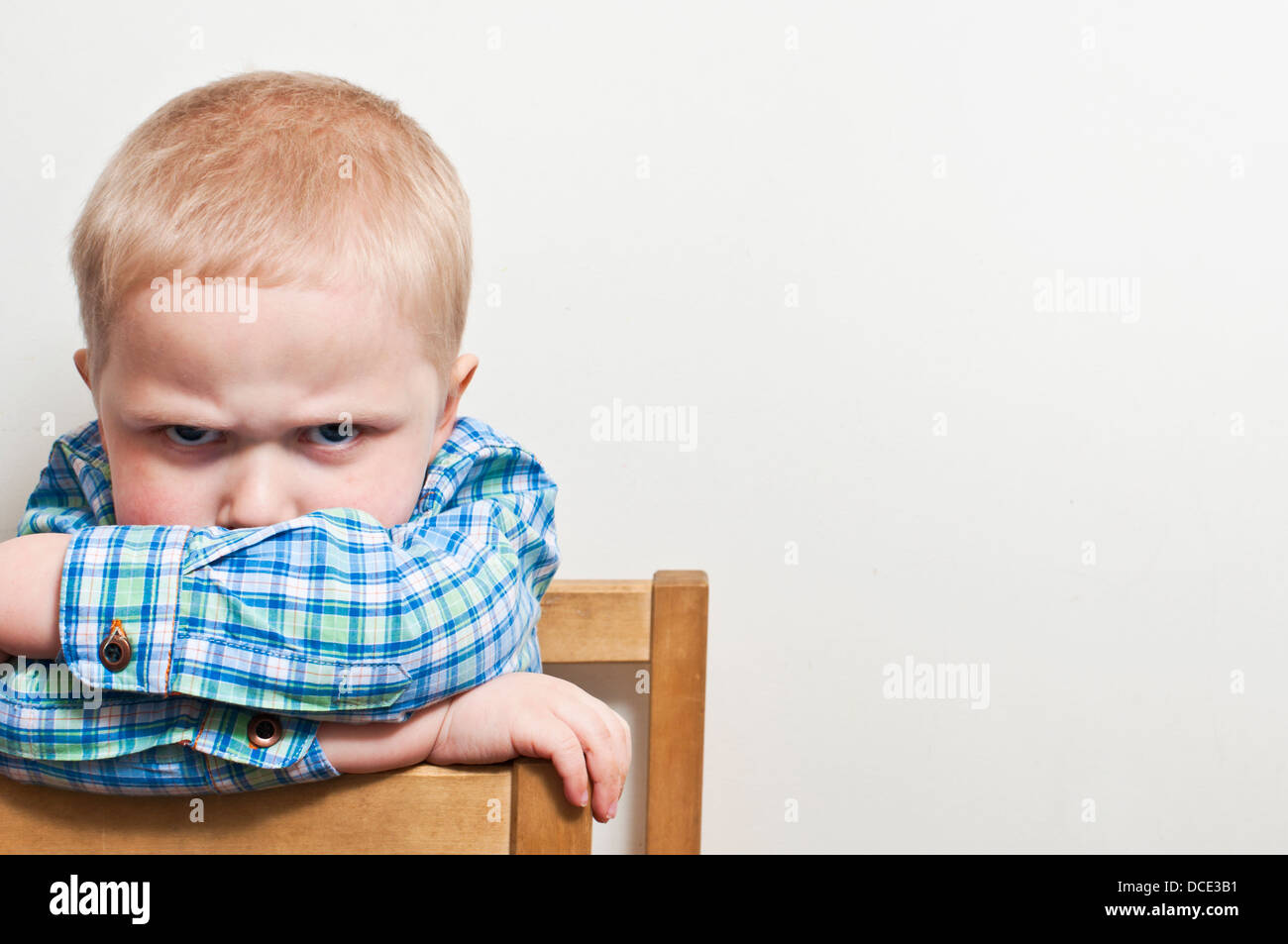 Bambino arrabbiato Foto Stock