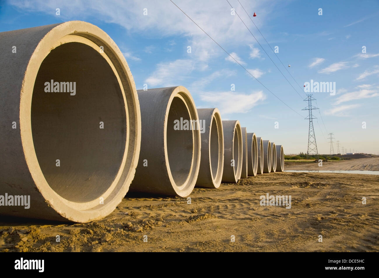 Tubi di cucitore pronto per essere installato in autostrada Foto Stock