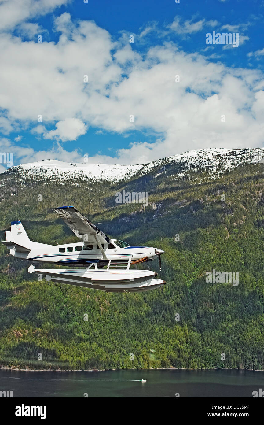 Cessna caravan idrovolante anfibio battenti lungo jervis ingresso sulla costa del sole; della Columbia britannica in Canada Foto Stock