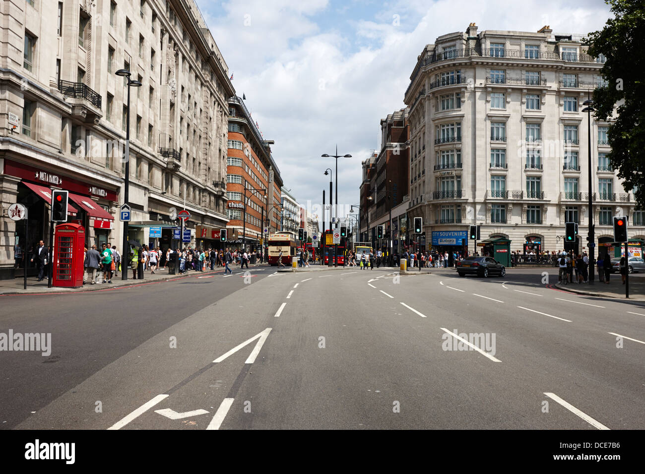 Guardando verso il basso oxford street, da marble arch London Inghilterra England Regno Unito Foto Stock