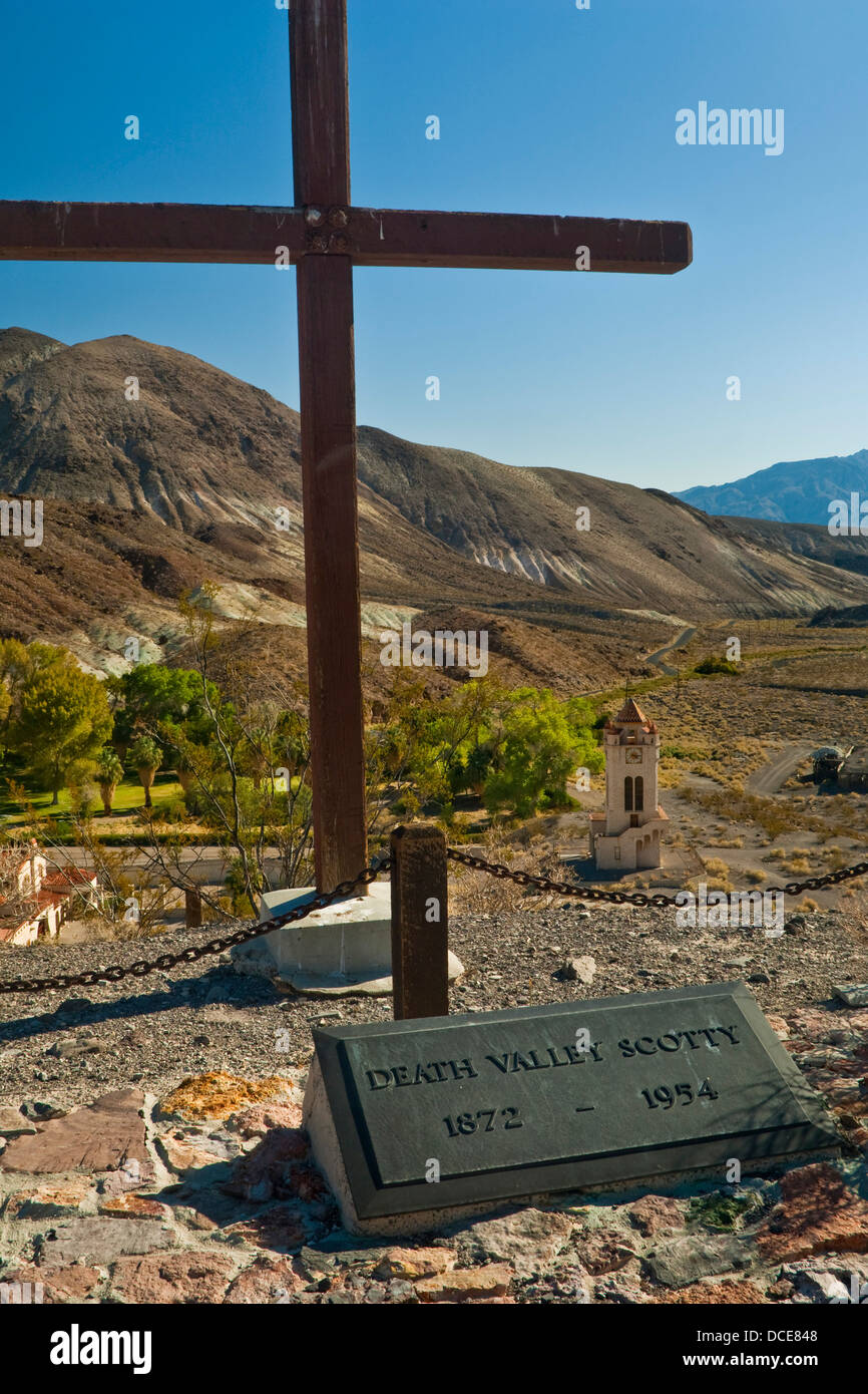 Tomba di Death Valley Scotty, Scotty's Castello, Parco Nazionale della Valle della Morte, California Foto Stock