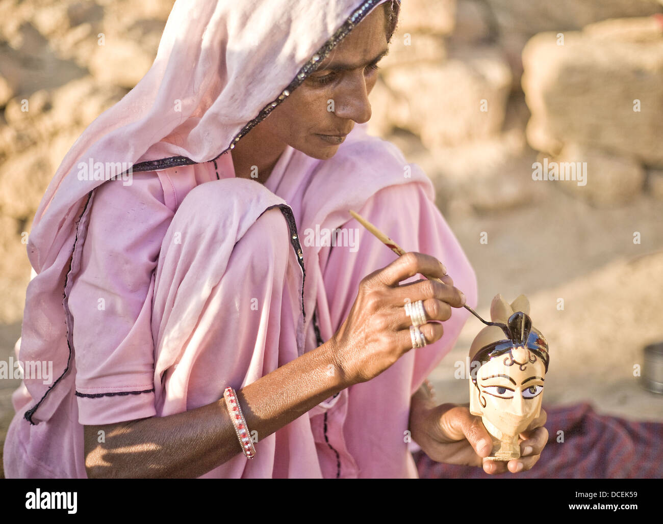 Indian artigiano al lavoro , Jaisalmer , Rajasthan , India Foto Stock