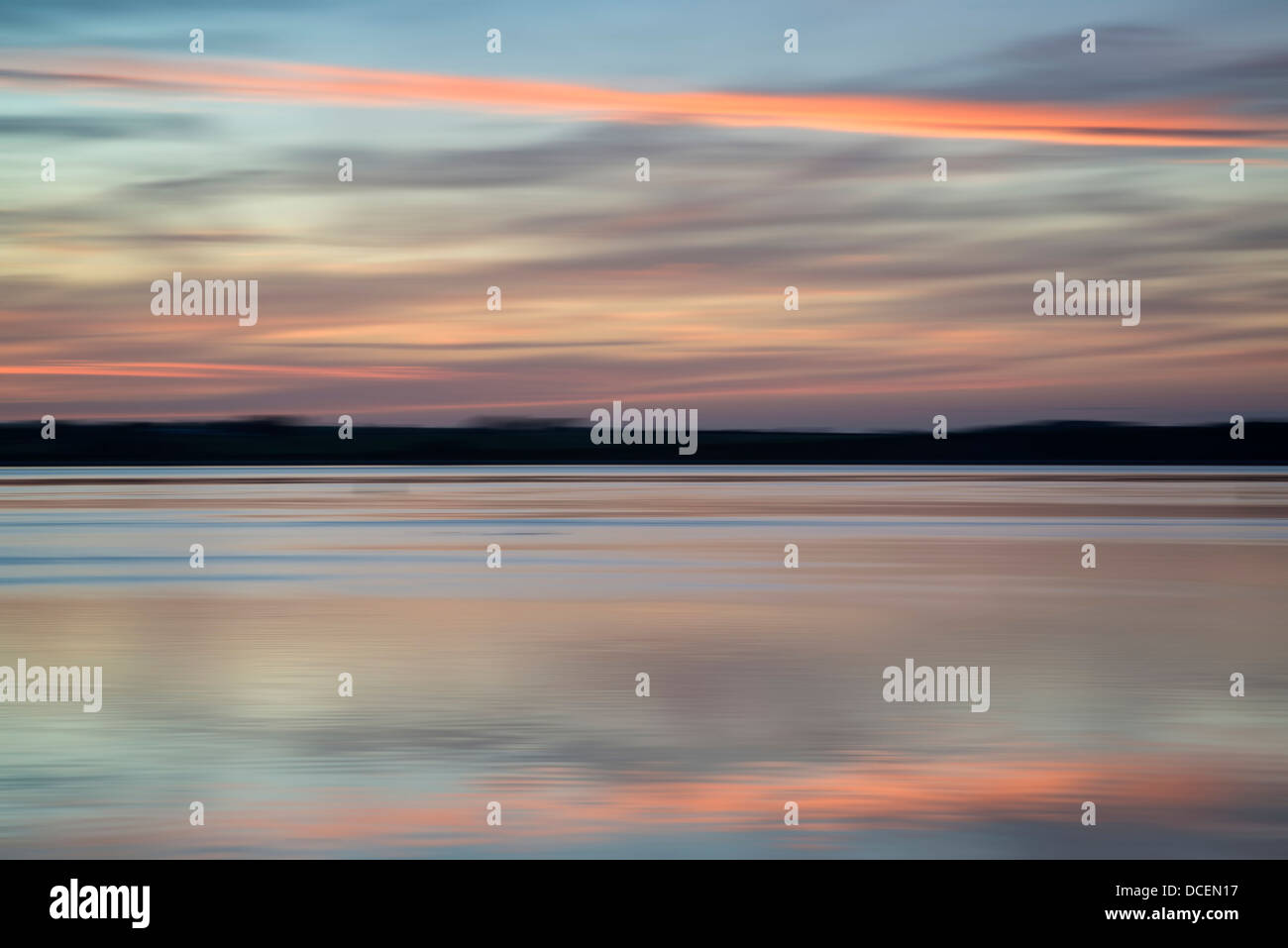 Tramonto vibrante con aggiunta di sfocatura per effetto astratto Foto Stock