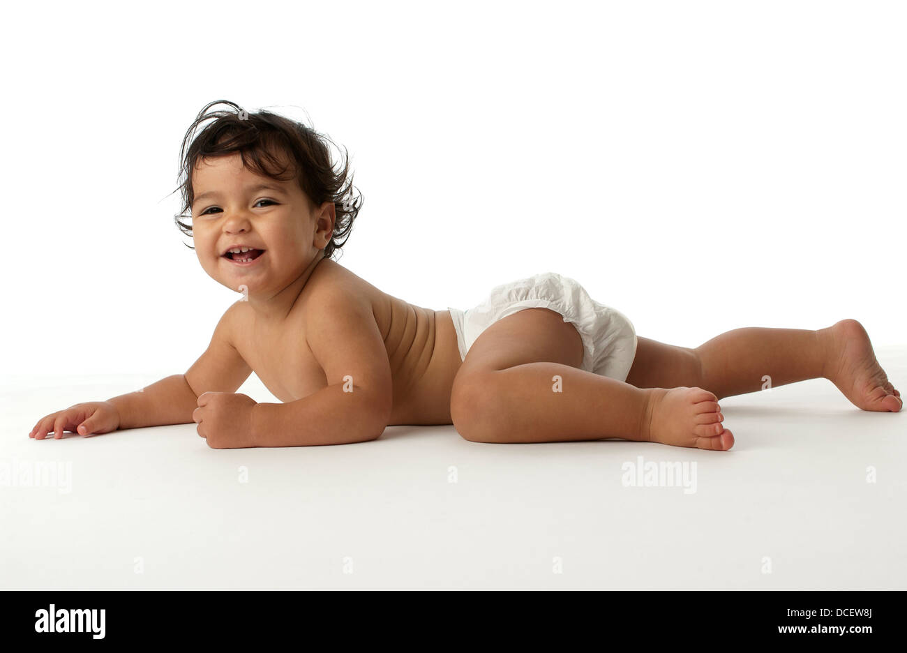 Bambina di strisciare sul pavimento Foto Stock