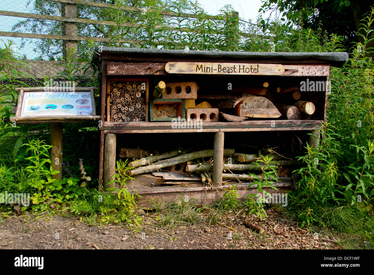 Mini bestia Hotel habitat di insetti al country park Foto Stock
